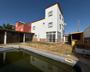 Vista exterior de Casa o xalet en venda en Salteras amb Piscina