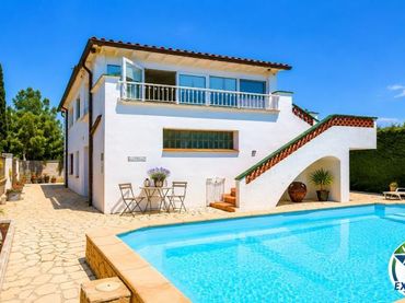 Xalet amb piscina en venda a del Castanyer 18