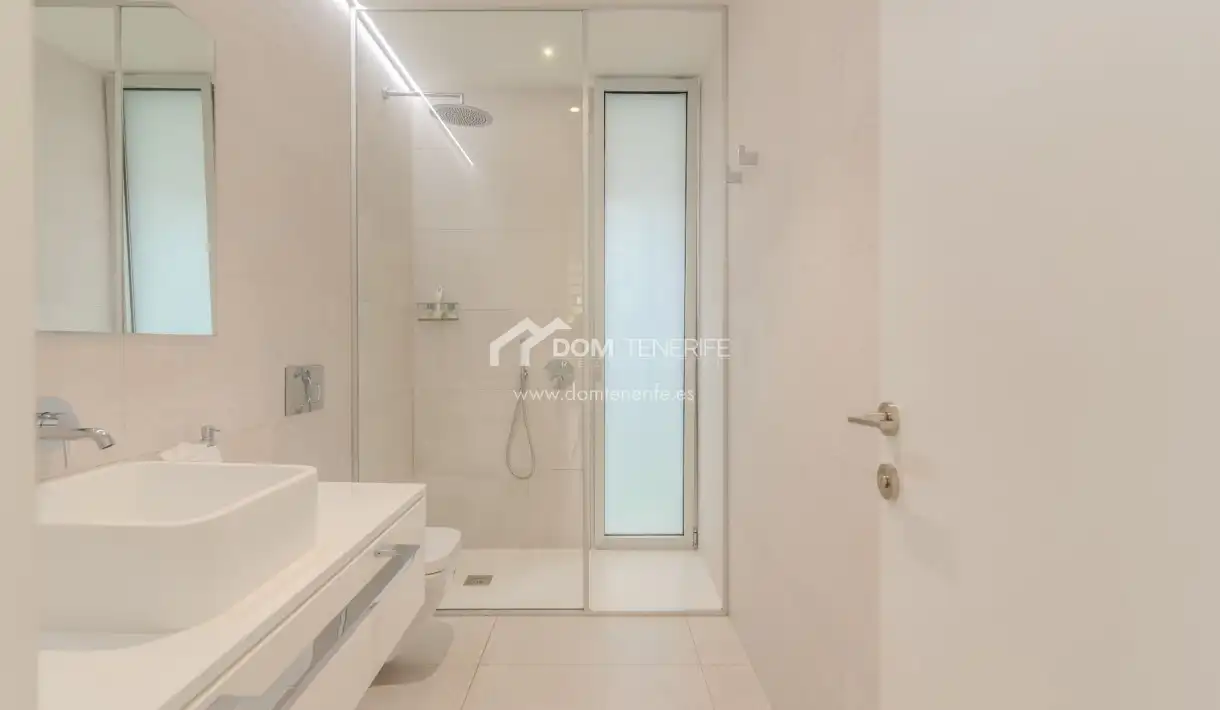 Bathroom of Houses for sale in Adeje  with Terrace, Storage room and Swimming Pool