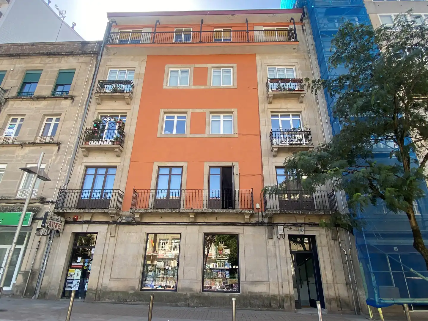 Vista exterior de Pis en venda en Pontevedra Capital 