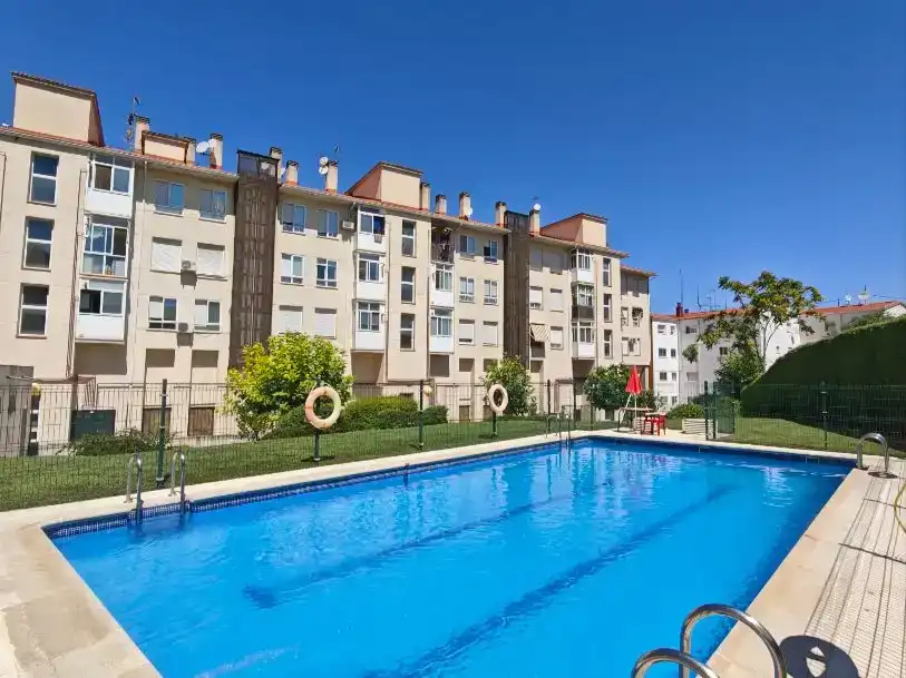 Vista exterior de Pis en venda en Arganda del Rey amb Aire condicionat, Piscina i Balcó