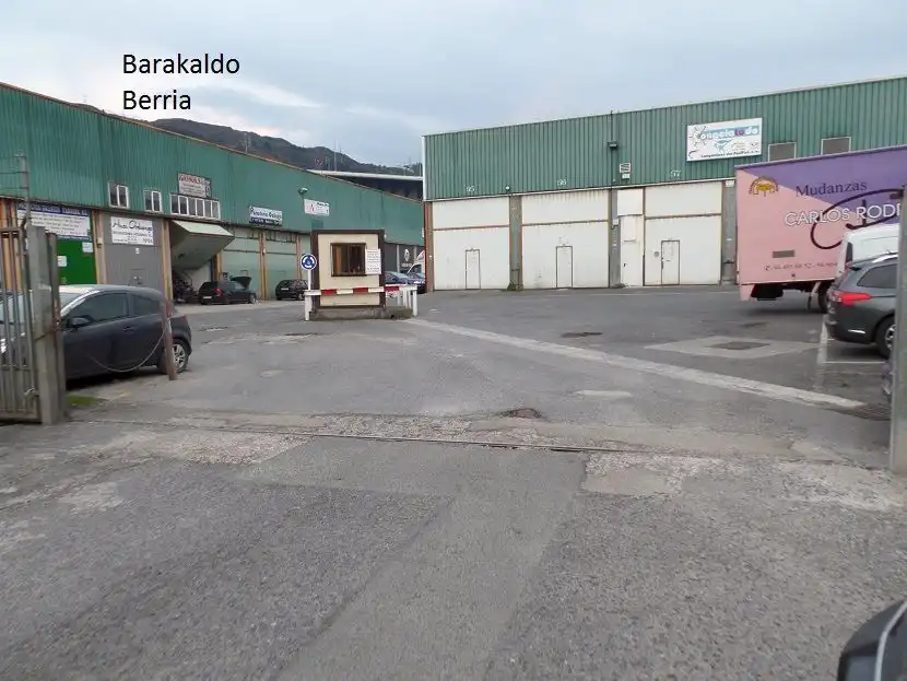 Industrial building for sale in Polígono Industrial Aurrera Poligonoa 185, imagen 2