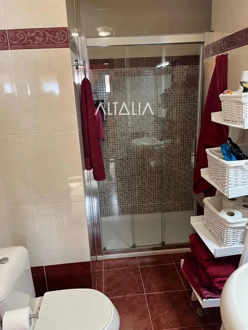 Baño de Casa adosada en venta en Cuenca con Calefacción, Piscina y Piscina comunitaria