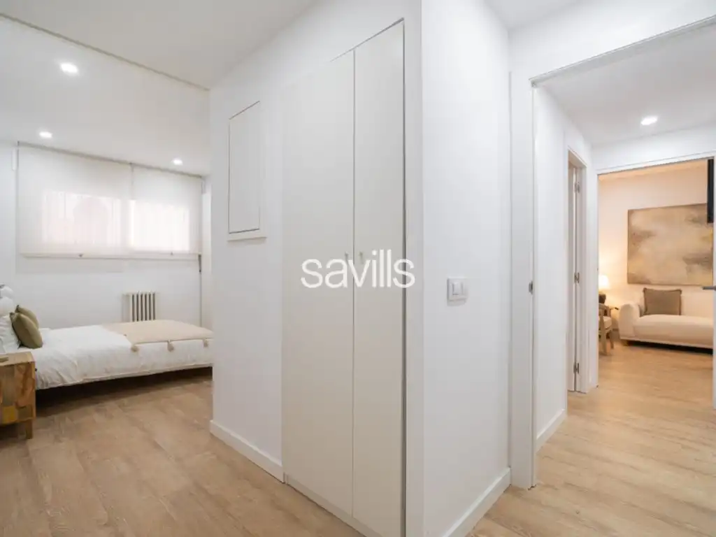 Bedroom of Apartments for sale in Barcelona