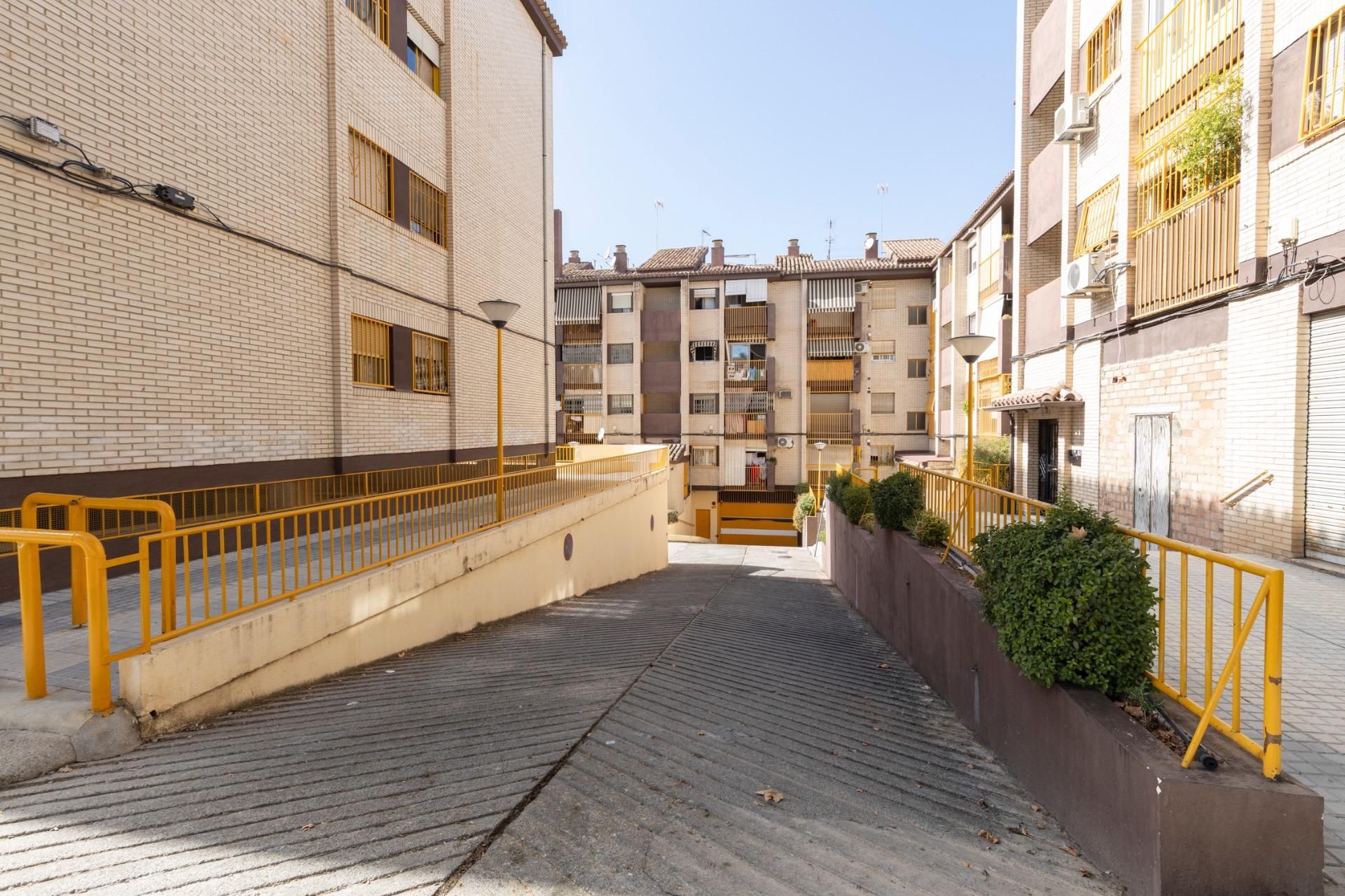 Exterior view of Flat for sale in  Granada Capital  with Heating and Balcony