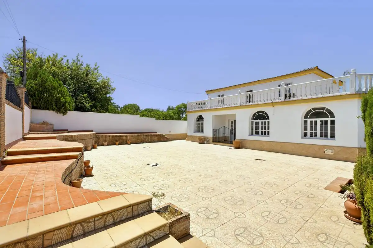 Terrassa de Casa o xalet en venda en Carmona amb Aire condicionat, Calefacció i Jardí privat