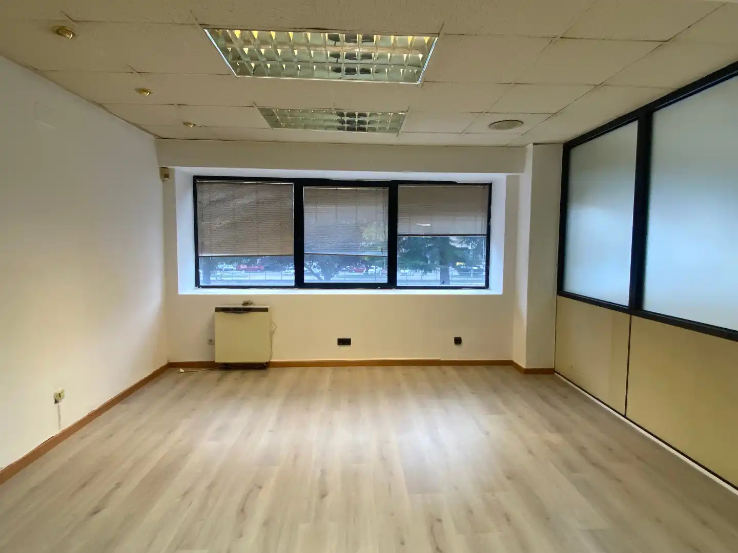 Oficina de lloguer a Avenida Reyes Católicos, imagen 12