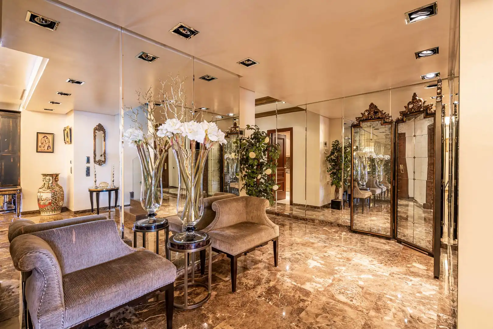 Maisonette zum Verkauf in Estepona mit Klimaanlage, Terrasse und Schwimmbad