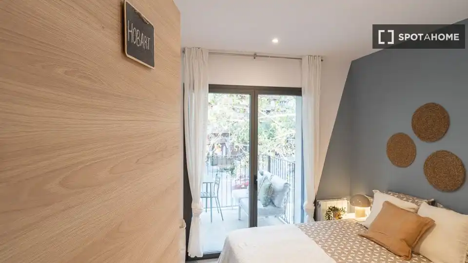 Bedroom of Flat for share in Barcelona  with Air Conditioner, Heating and Furnished