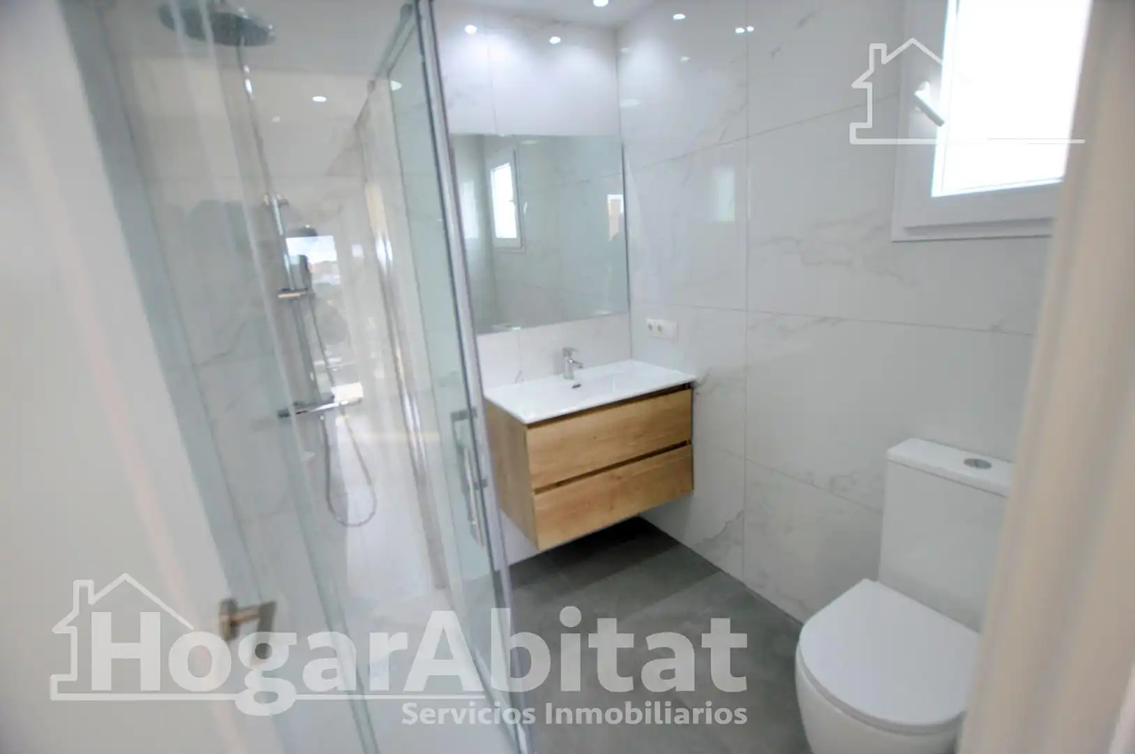 Bathroom of Flat for sale in Valencia  with Balcony