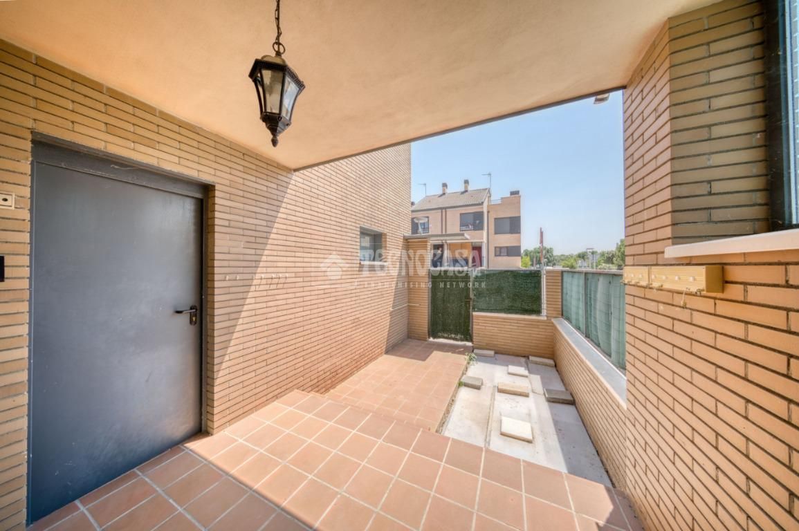 Casa adosada en venda a Laguna de Duero