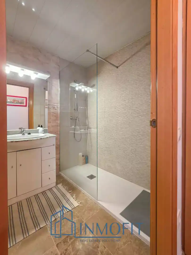 Flat with terrace for sale in C/ Vaticá, imagen 13