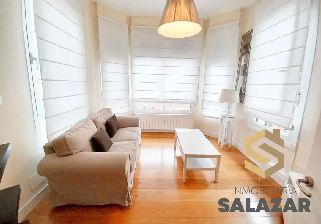 Sala d'estar de Àtic en venda en Bilbao  amb Calefacció i Terrassa