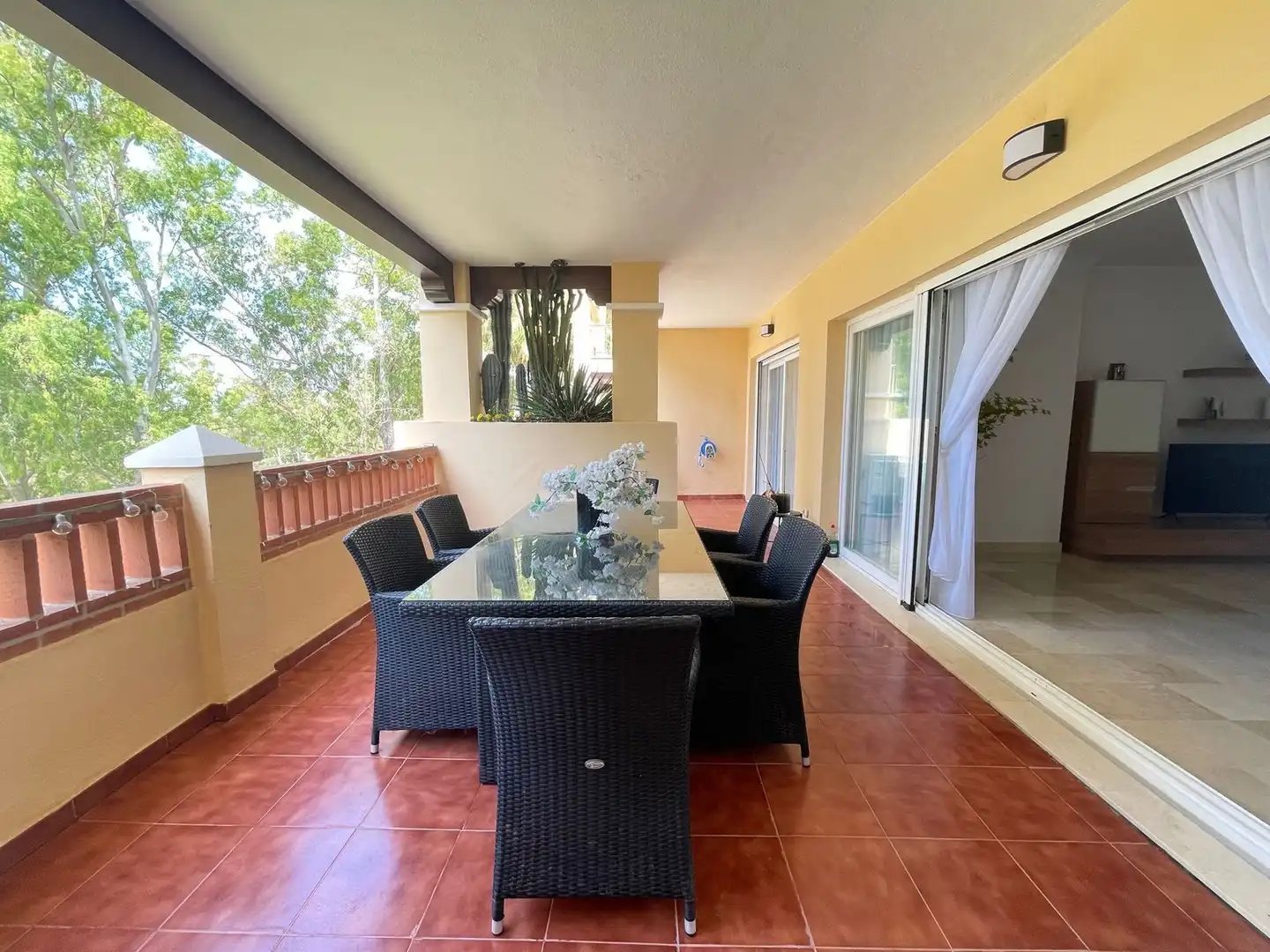 Terraza de Apartamento en venta en Benahavís con Terraza, Amueblado y Piscina comunitaria