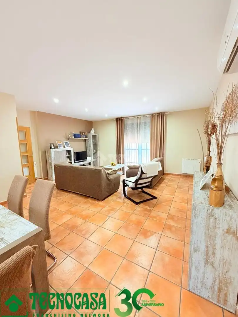 Sala de estar de Casa adosada en venta en Burujón con Aire acondicionado, Calefacción y Terraza