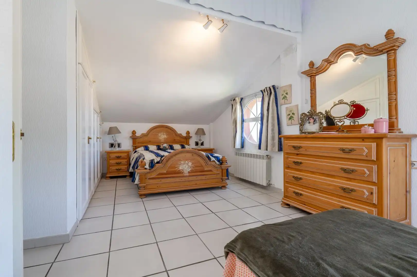 Habitación de Casa o chalet en venta en Valdepeñas de Jaén con Aire acondicionado, Calefacción y Jardín privado