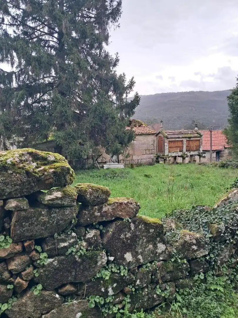 Casa o xalet en venda en Cotobade amb Jardí privat