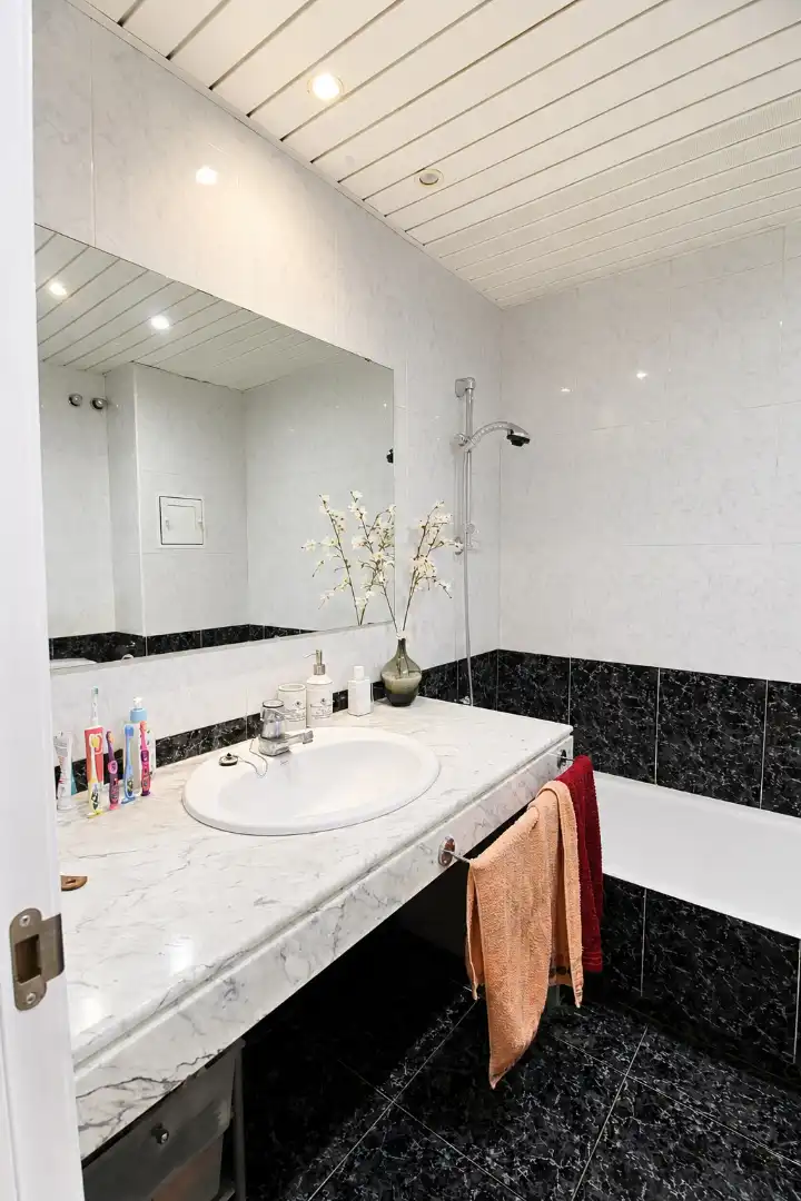 Bathroom of Duplexes for sale in L'Hospitalet de Llobregat  with Air Conditioner, Heating and Terrace