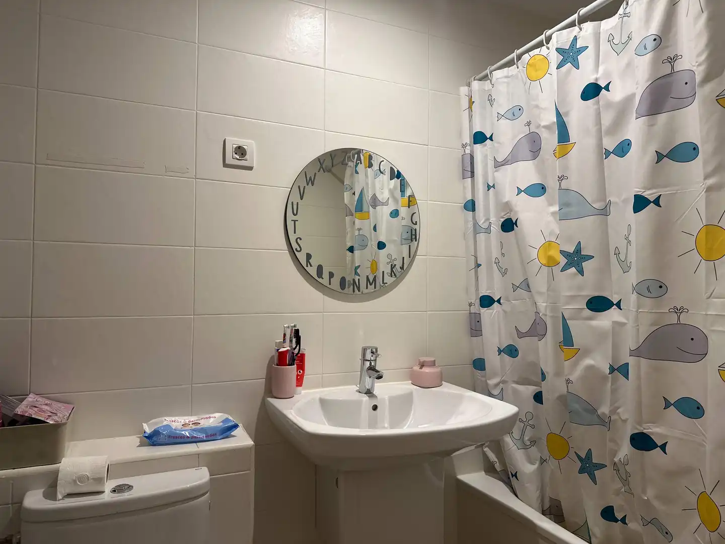 Baño de Casa adosada en venta en Sant Esteve Sesrovires con Aire acondicionado, Calefacción y Jardín privado