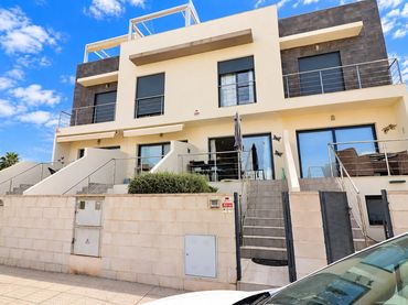 Maison mitoyenne avec balcon à vendre à Benijófar