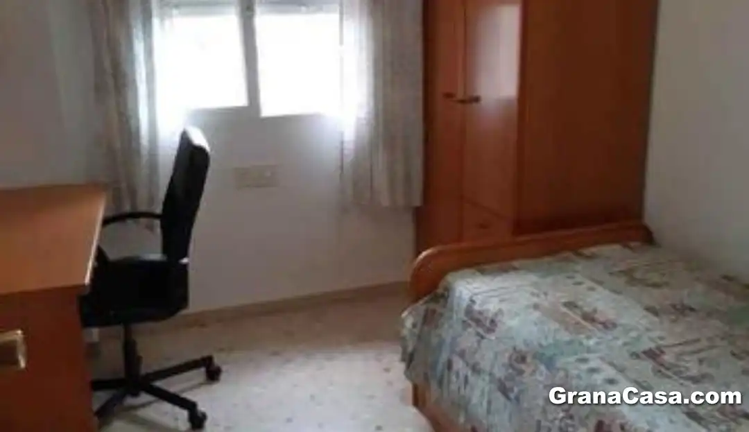 Bedroom of Flat for rent in Granada  with Air Conditioner, Heating and Furnished