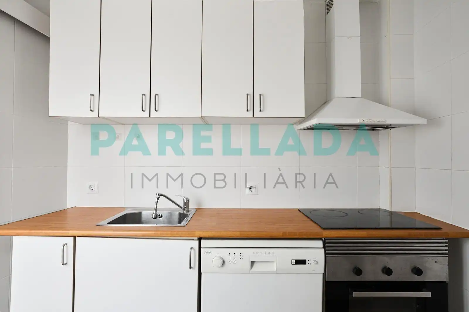 Cocina de Piso en venta en Badalona con Terraza y Balcón