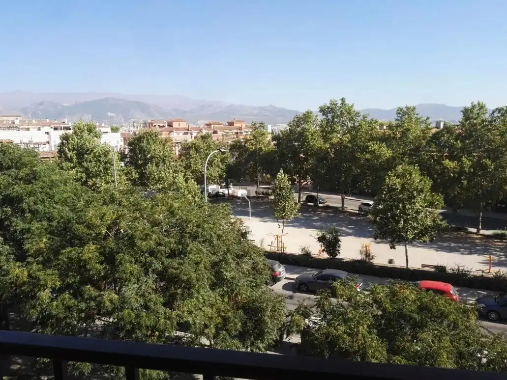 Vista exterior de Piso en venta en Granada con Aire acondicionado, Calefacción y Amueblado