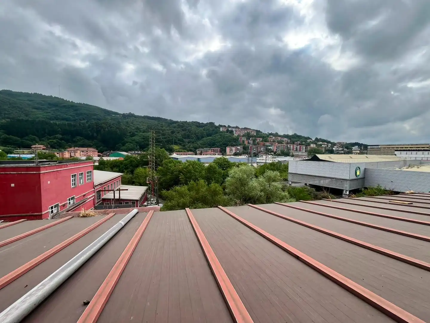 Terrasse von Fabrikhallen zur Miete in Basauri 