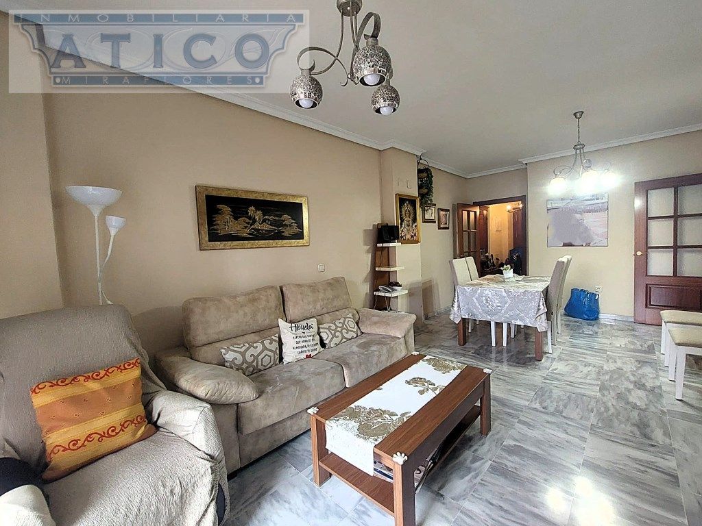 Sala de estar de Piso en venta en  Sevilla Capital