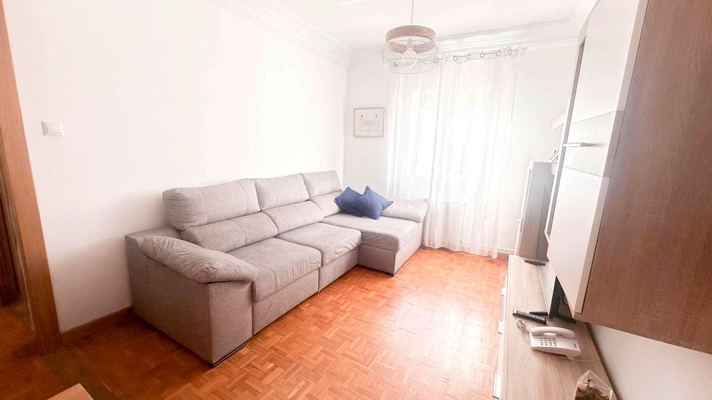 Sala de estar de Piso en venta en  Logroño con Calefacción y Amueblado