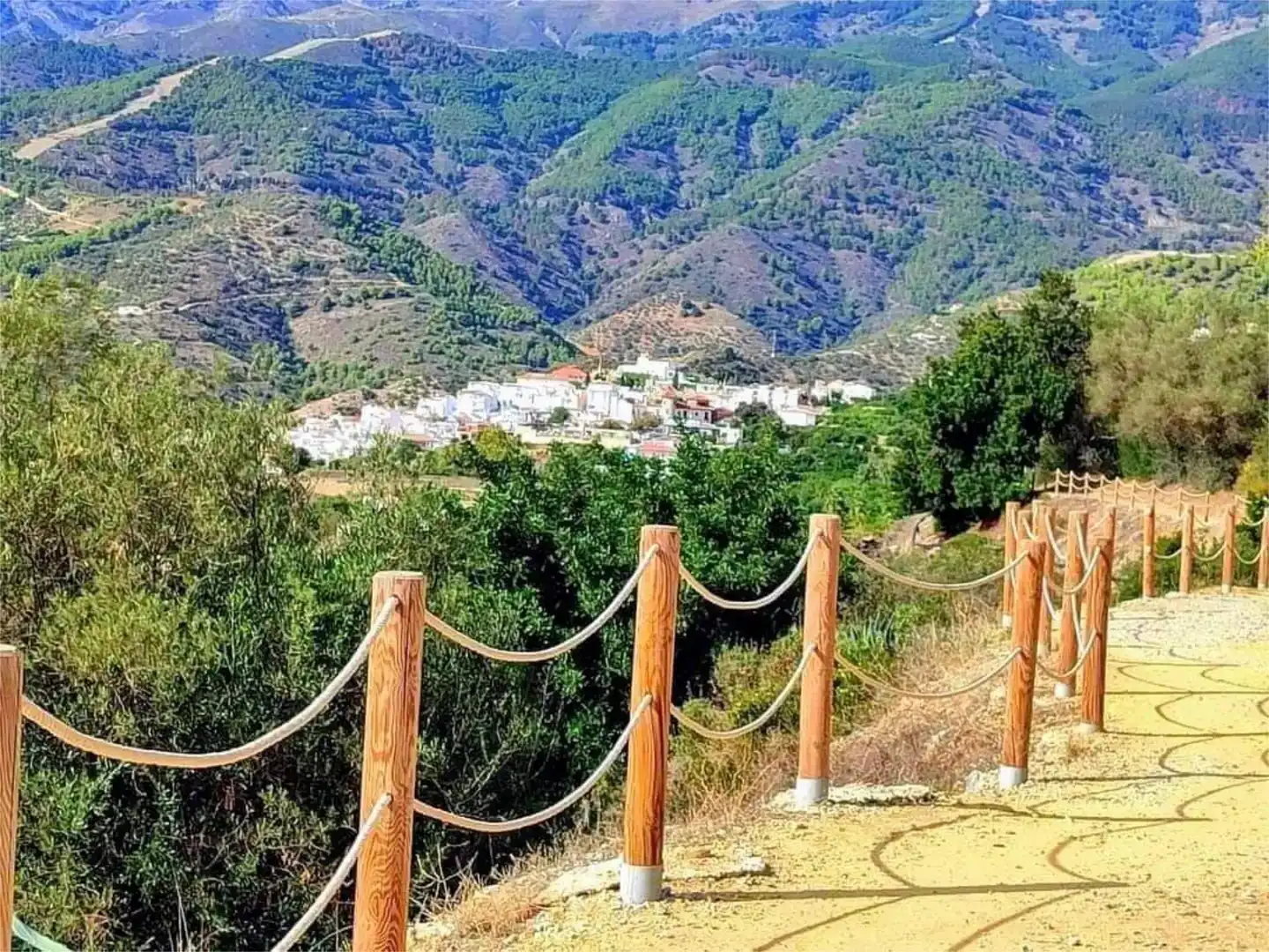 Vista exterior de Casa adosada en venda en Canillas de Albaida amb Aire condicionat, Traster i Balcó