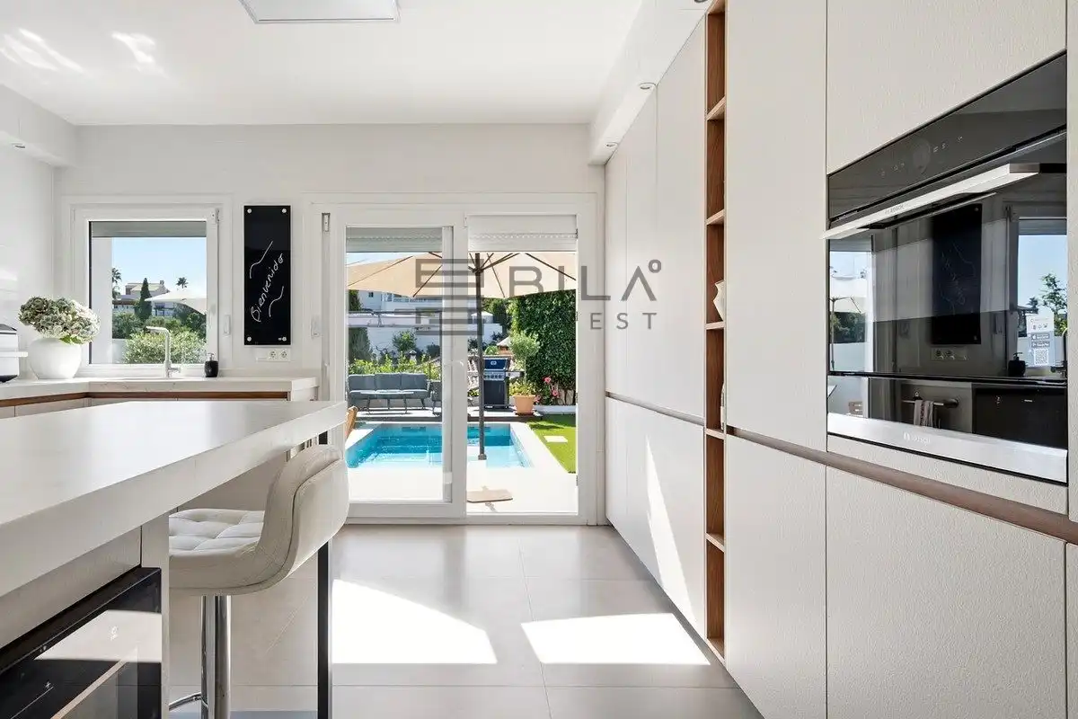 Detached house with pool for sale in Cerros del Aguila, imagen 16