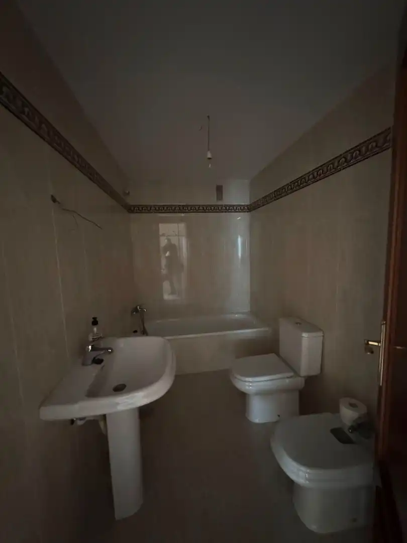 Bathroom of Flat for sale in Medina del Campo  with Heating, Terrace and Storage room