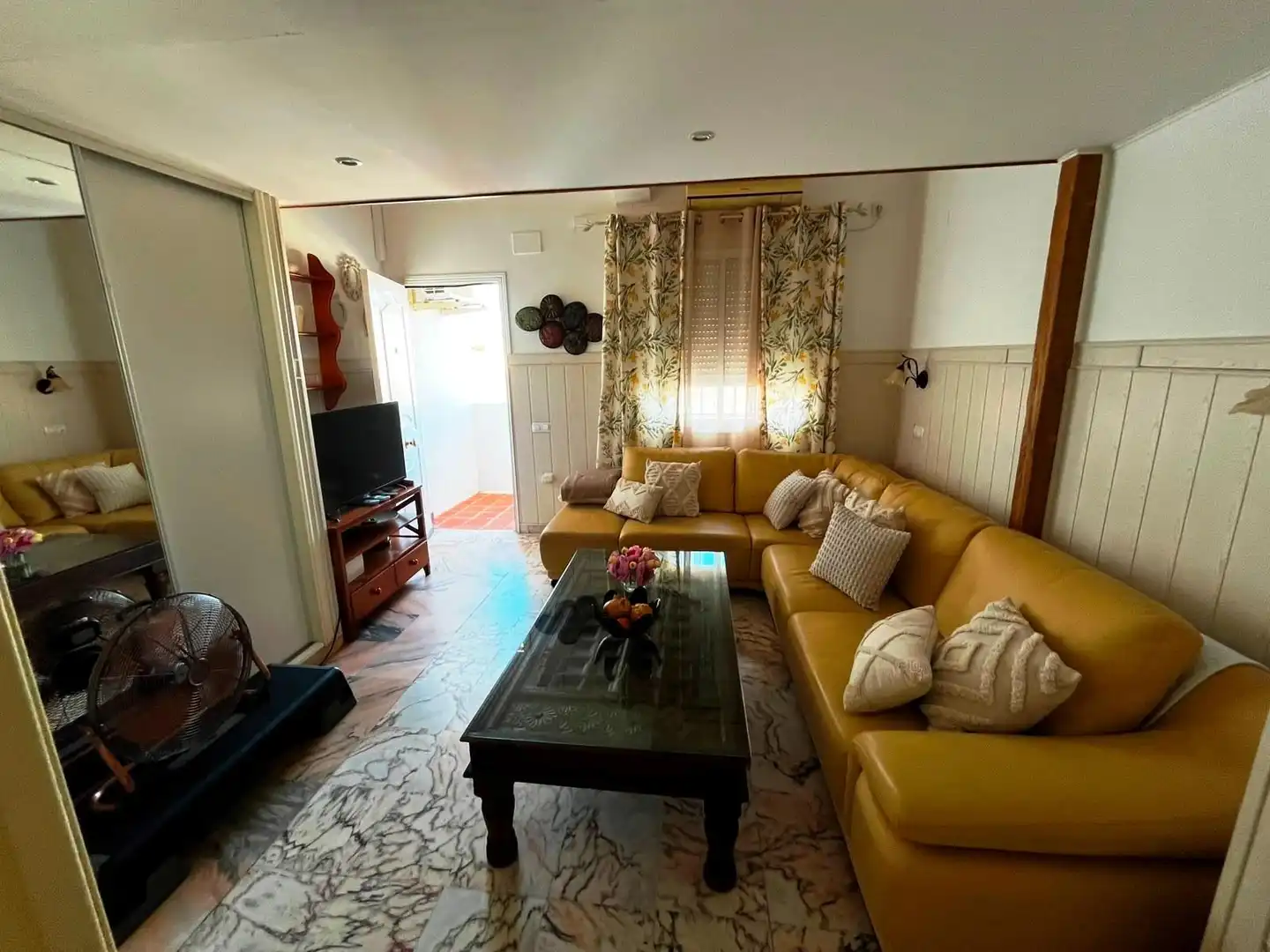 Sala d'estar de Apartament en venda en Valencina de la Concepción amb Aire condicionat, Terrassa i Piscina comunitària