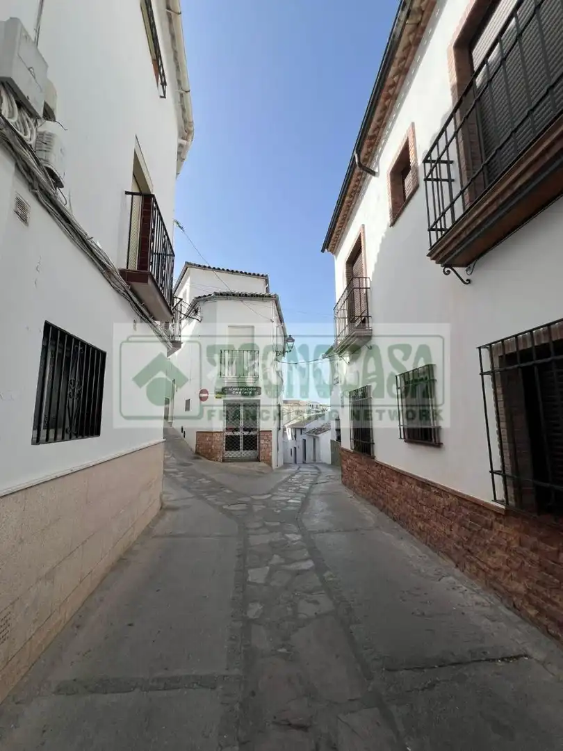 Außenansicht von Einfamilien-Reihenhaus zum Verkauf in Setenil de las Bodegas mit Heizung