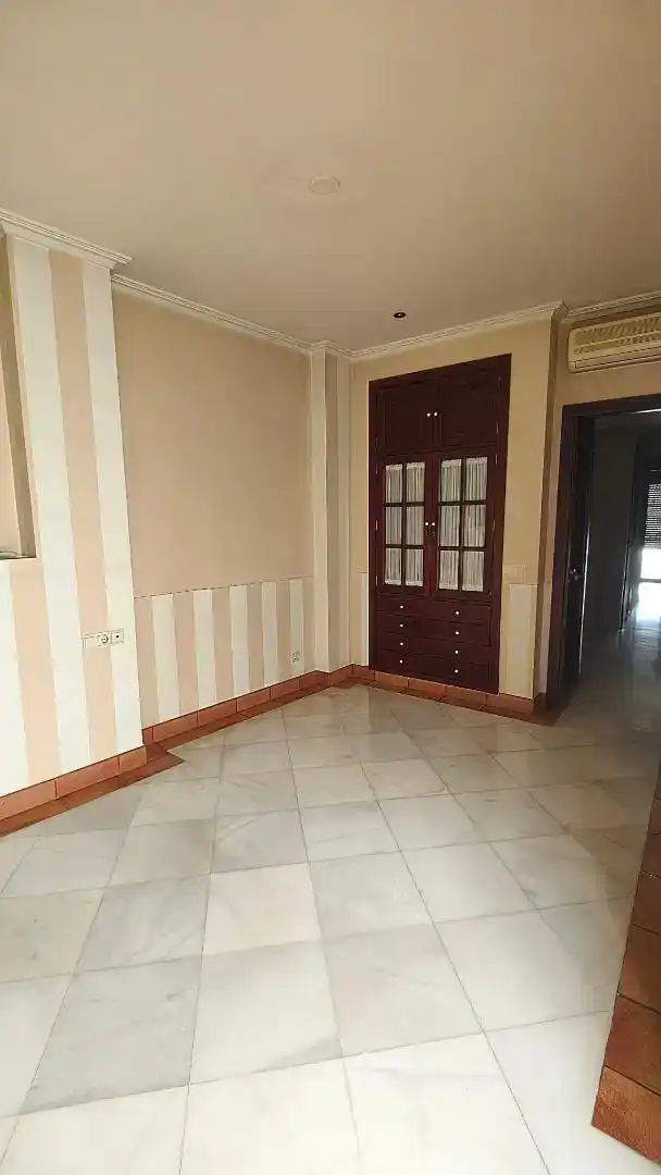 Flat for sale in Utrera  with Air Conditioner and Balcony