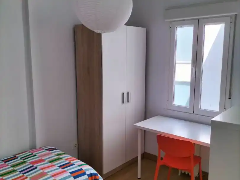Habitación de Piso para compartir en León Capital  con Parquet, Amueblado y Balcón