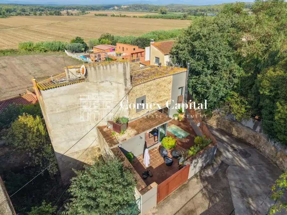 Exterior view of Houses for sale in Jafre, Girona