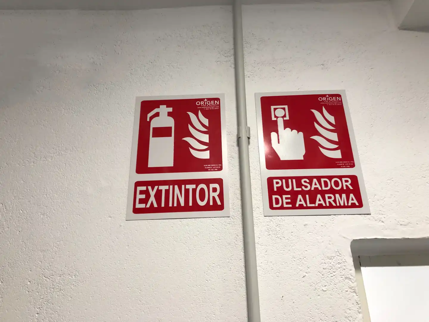 Vista exterior de Local en venta en Salamanca con Alarma