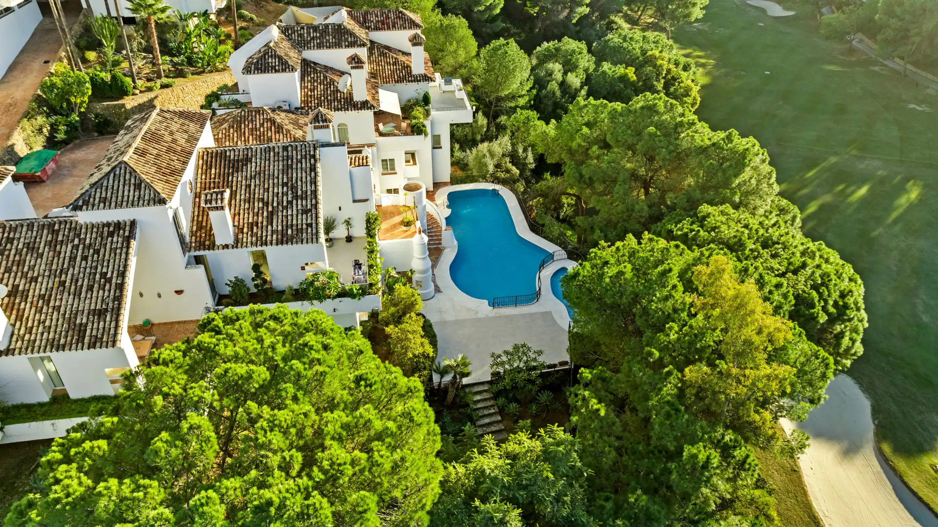 Garden of Apartments for sale in Benahavís  with Air Conditioner, Terrace and Swimming Pool