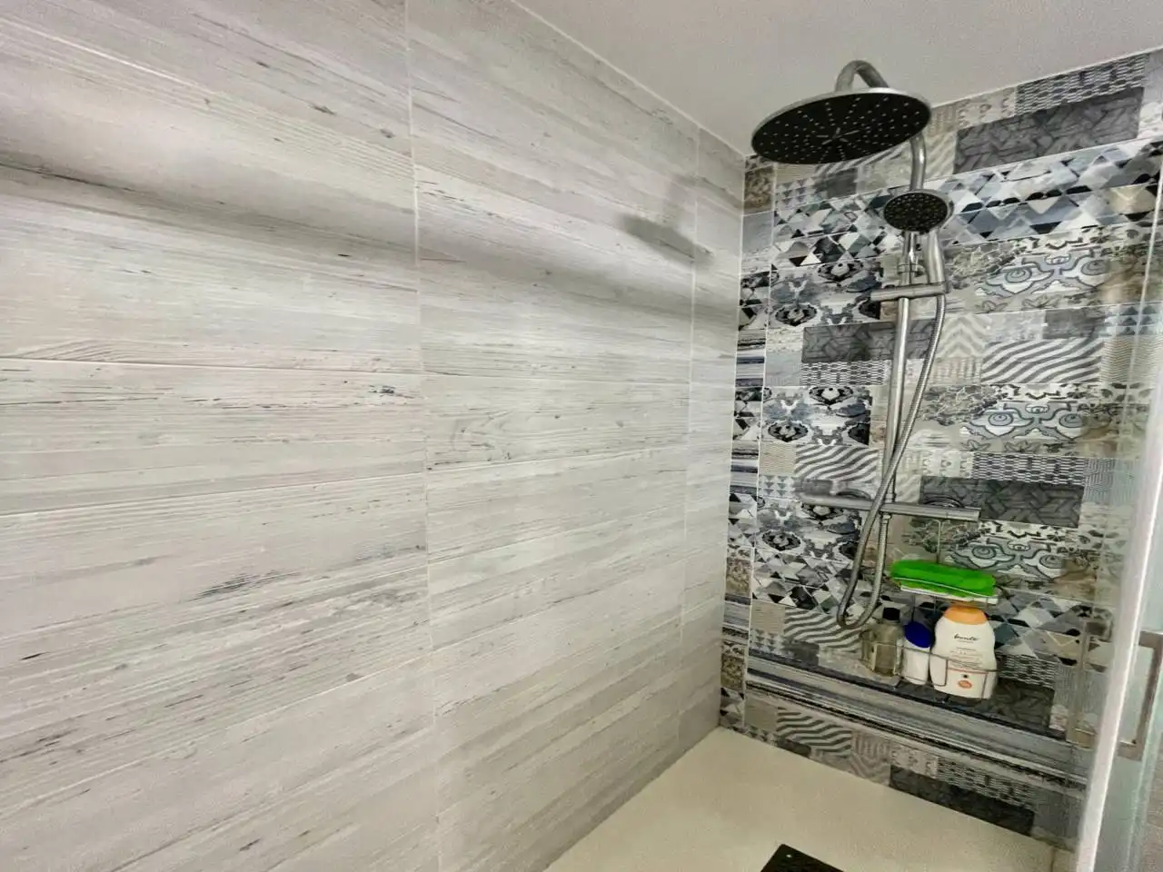 Bany de Apartament de lloguer en El Campello amb Aire condicionat, Terrassa i Moblat