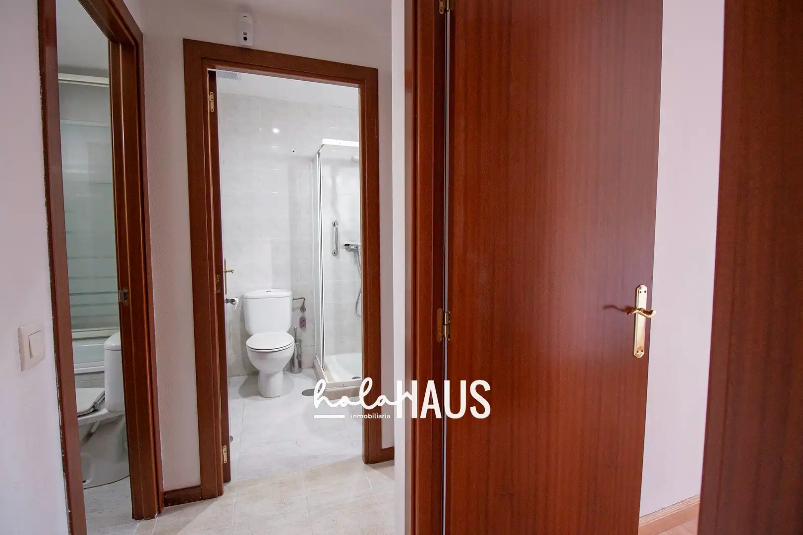 Bathroom of Flat for sale in Madrid  with Air Conditioner, Heating and Storage room