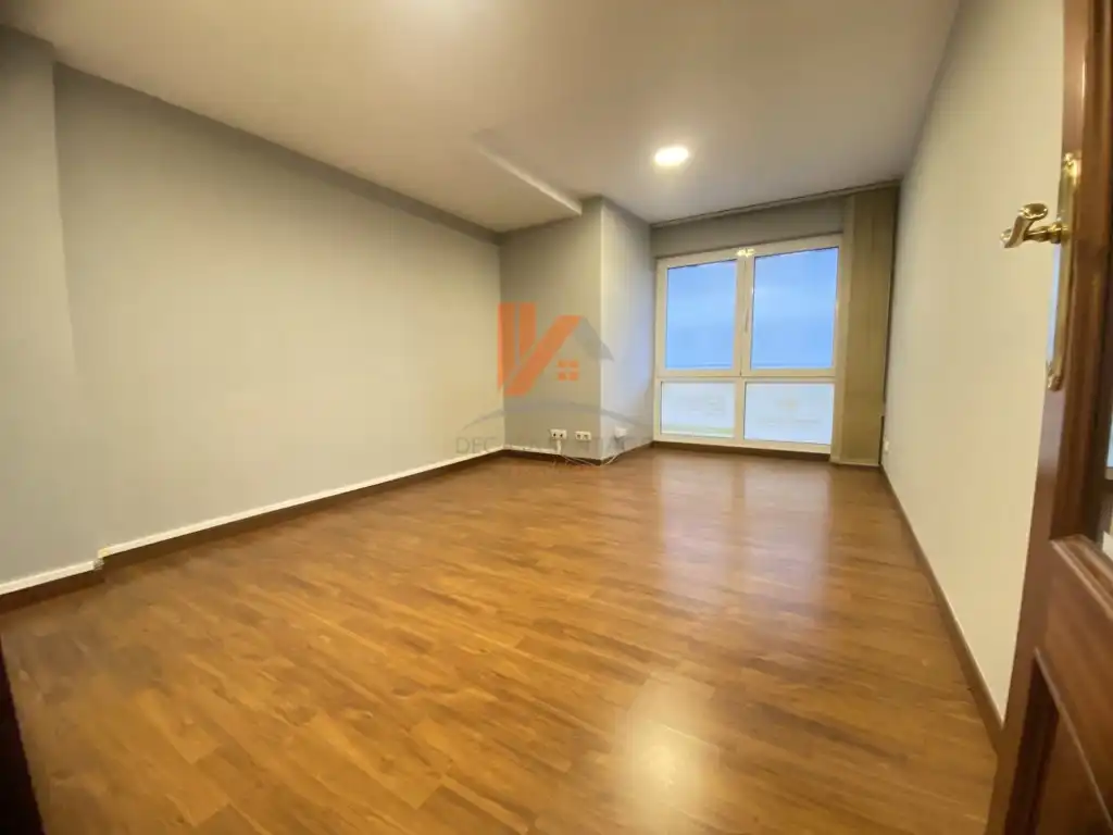Office for rent in Santiago de Compostela 