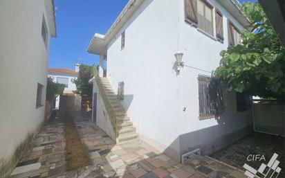 Vista exterior de Casa o xalet en venda en Vinaròs amb Jardí privat, Terrassa i Moblat