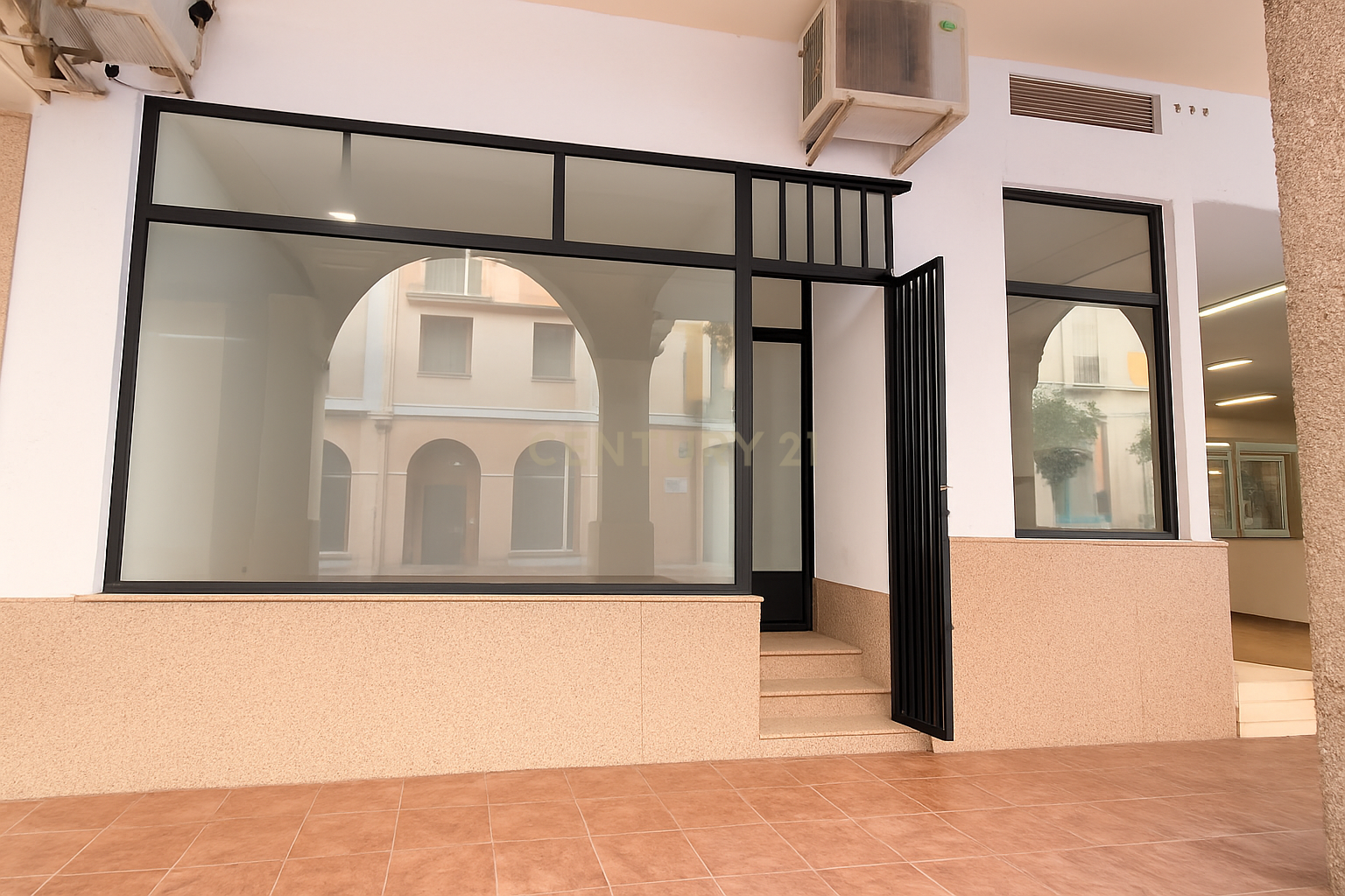 Premises for sale in Calpe / Calp  with Air Conditioner and Alarm