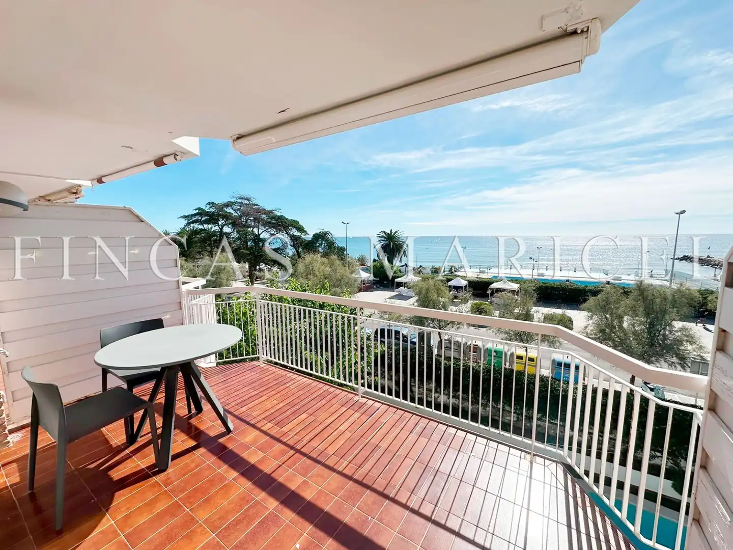 Terraza de Piso en venta en Can Girona - Terramar - Vinyet