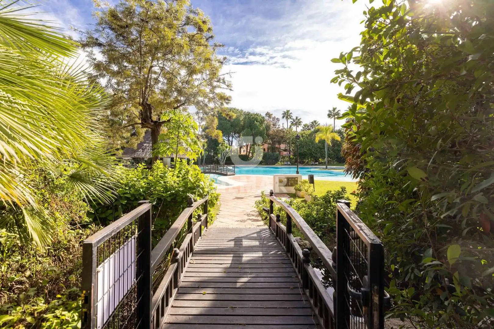Schwimmbecken von Maisonette zum Verkauf in Estepona mit Heizung, Abstellraum und Balkon