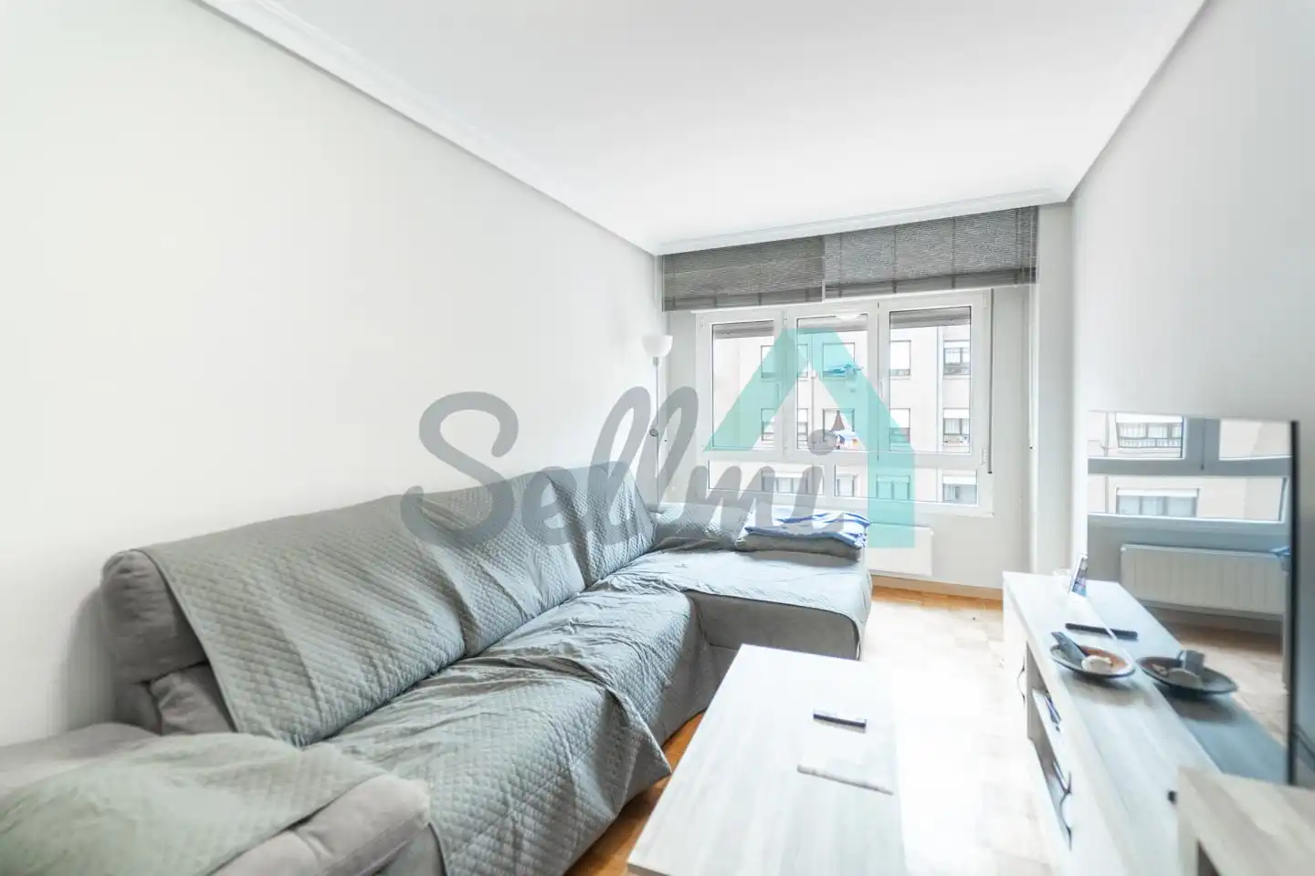 Sala de estar de Piso en venta en Oviedo  con Calefacción, Parquet y Trastero