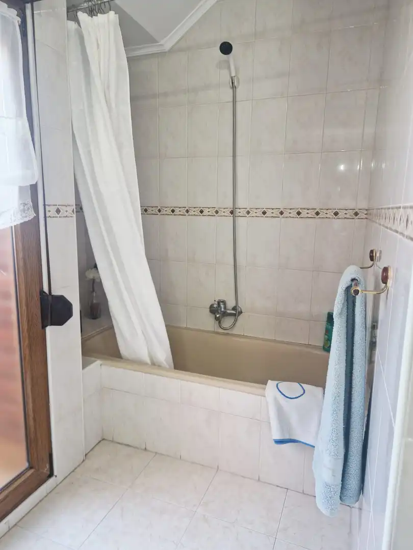 Bany de Pis en venda en Avilés amb Calefacció, Parquet i Terrassa