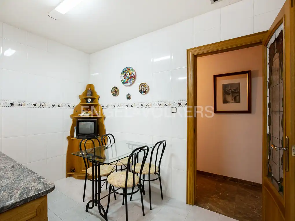 Kitchen of Flat for sale in Valencia  with Air Conditioner, Heating and Balcony
